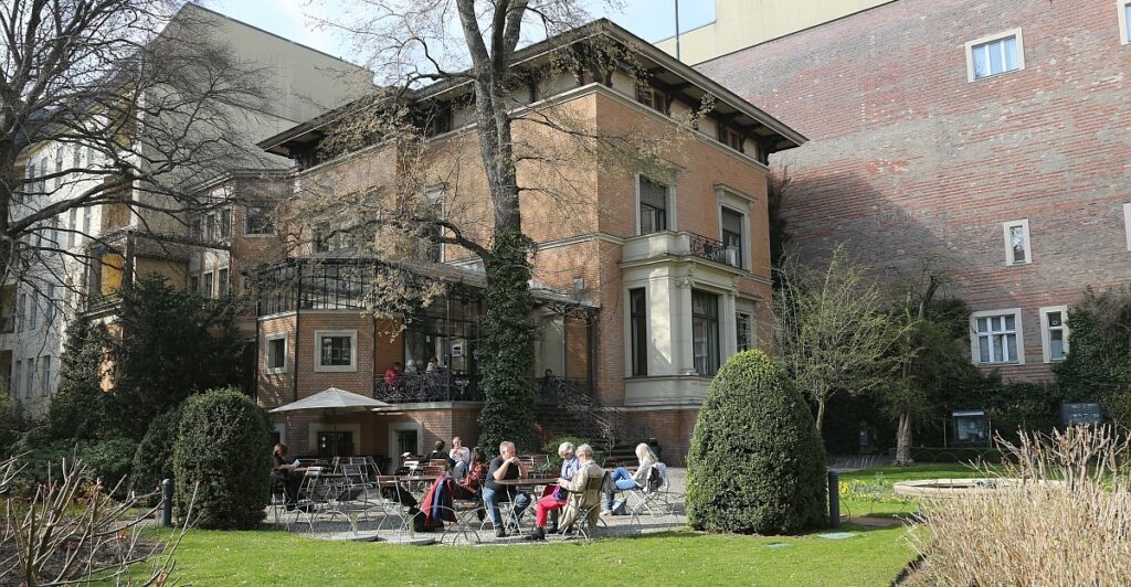 CAFÉ IM LITERATURHAUS – WINTERGARTEN