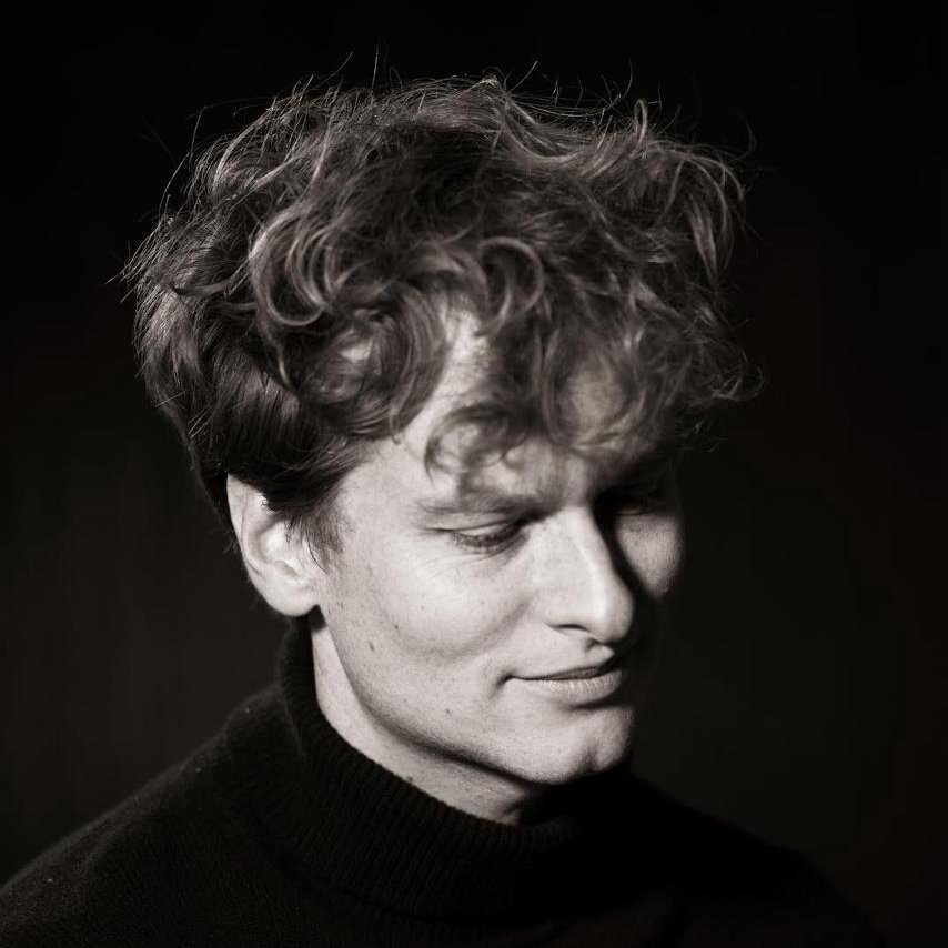 THOM GLOVER